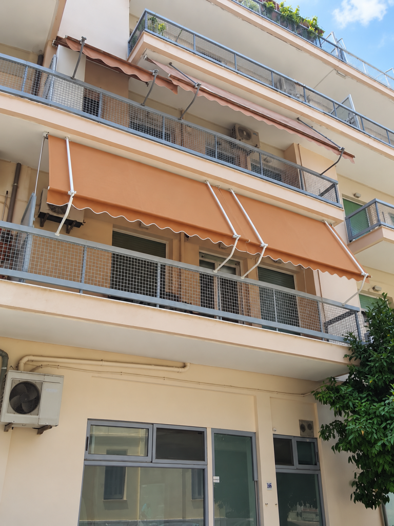Έργα σε κατοικίες — εγκατάσταση σκίασης 93